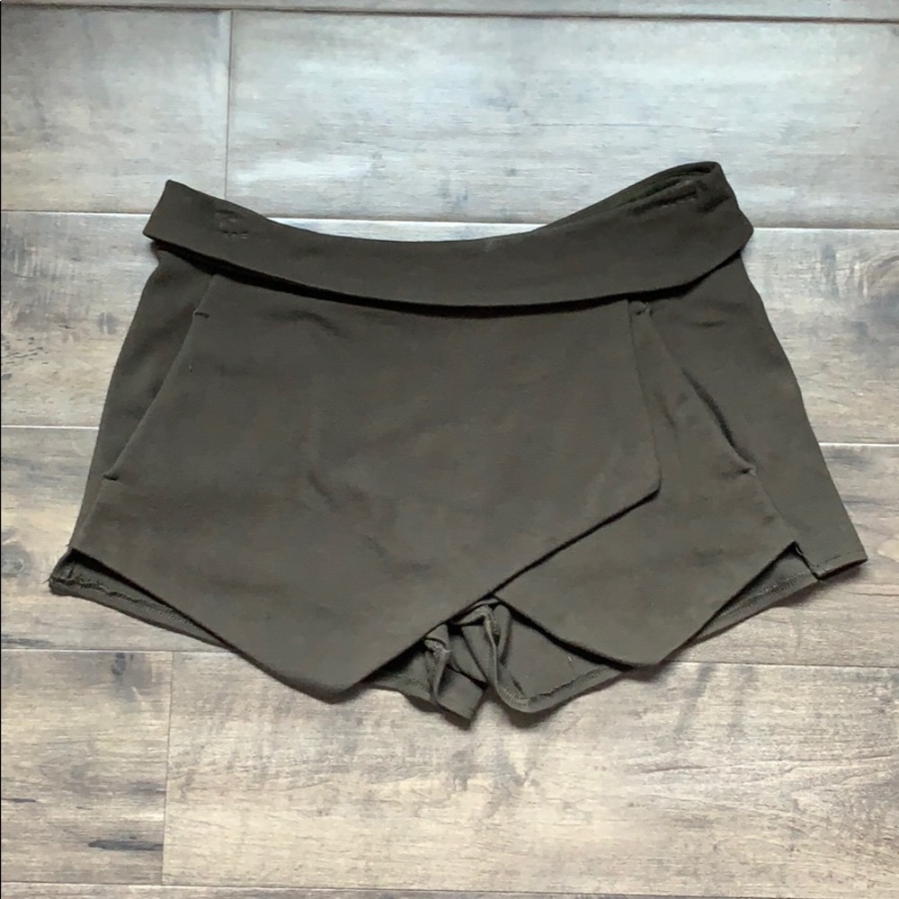 Army green aritzia skort